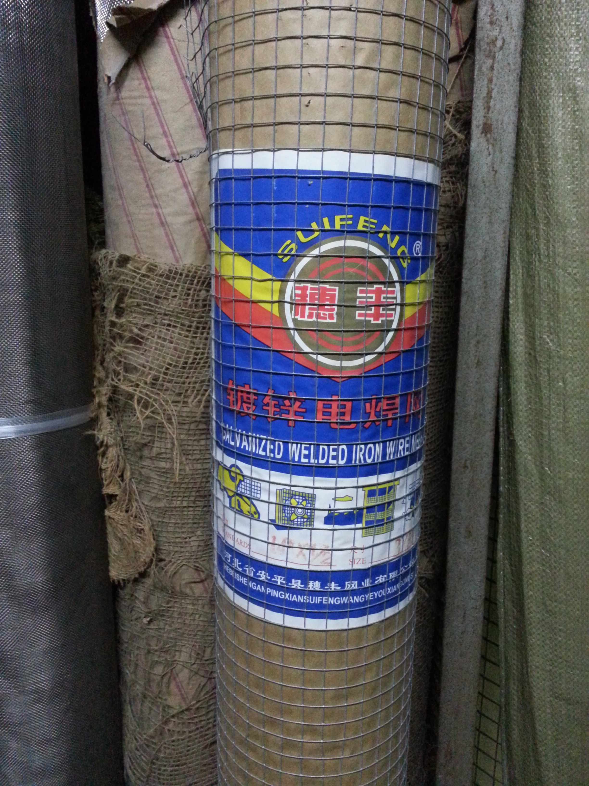 Hot-dip galvanized welded wire mesh fence, chicken, cat, dog, rabbit, rat, 1 3cm hole 0 9 meters high