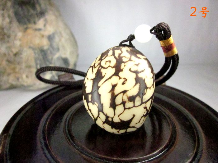 Natural ivory white weathered fruit bodhi has been polished hand handle Wen play car pendant length: 47-55MM