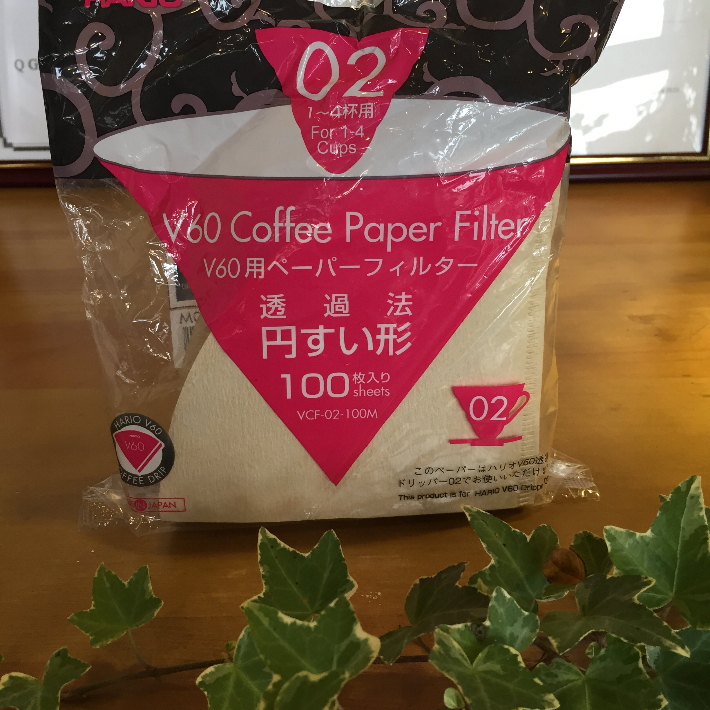 Japan HARIO V60-01 V60-02 tapered hand punching coffee filter paper 100 sheets of healthy unbleached