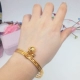 Vòng tay chuông mới hoang dã nữ khí chất euro tiền xu trang sức 24k mạ vàng ba vòng cát vàng tốt thời gian dài không phai các mẫu vòng đeo tay bằng vàng 18k Vòng đeo tay Cuff