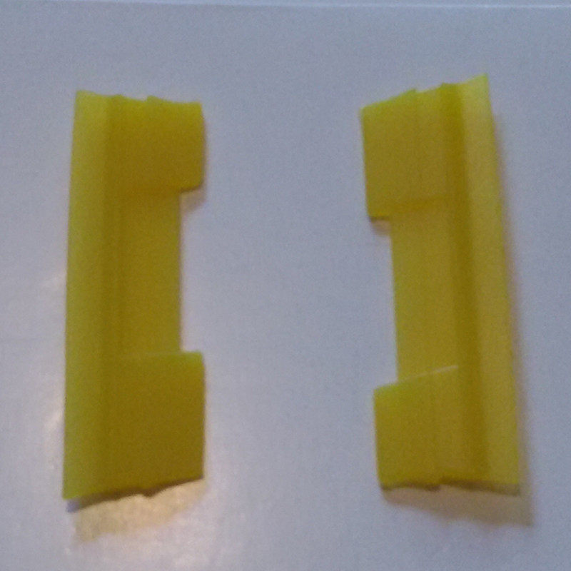 The original juice machine rotates the brush with yellow blades