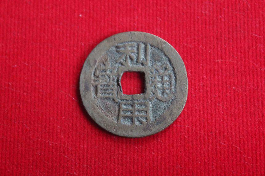 Ming Dynasty Nanming uses Tongbao Huang Light Fidelity Ancient Coin Scrub Scratch 26 5mm R1 5