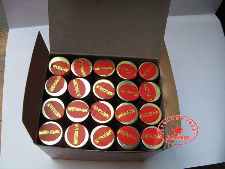 Plastic iron horse brand face oil 20 pieces 15 yuan free postage moisturizing moisturizing anti-dry cracking horse oil mouth stick stick