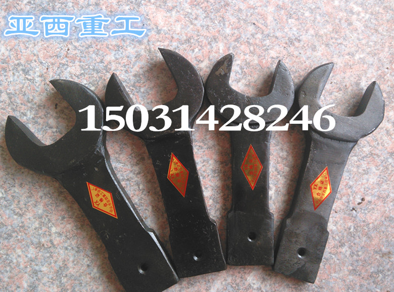 Knock on the dull wrench to knock the opening wrench 105mm-210mm