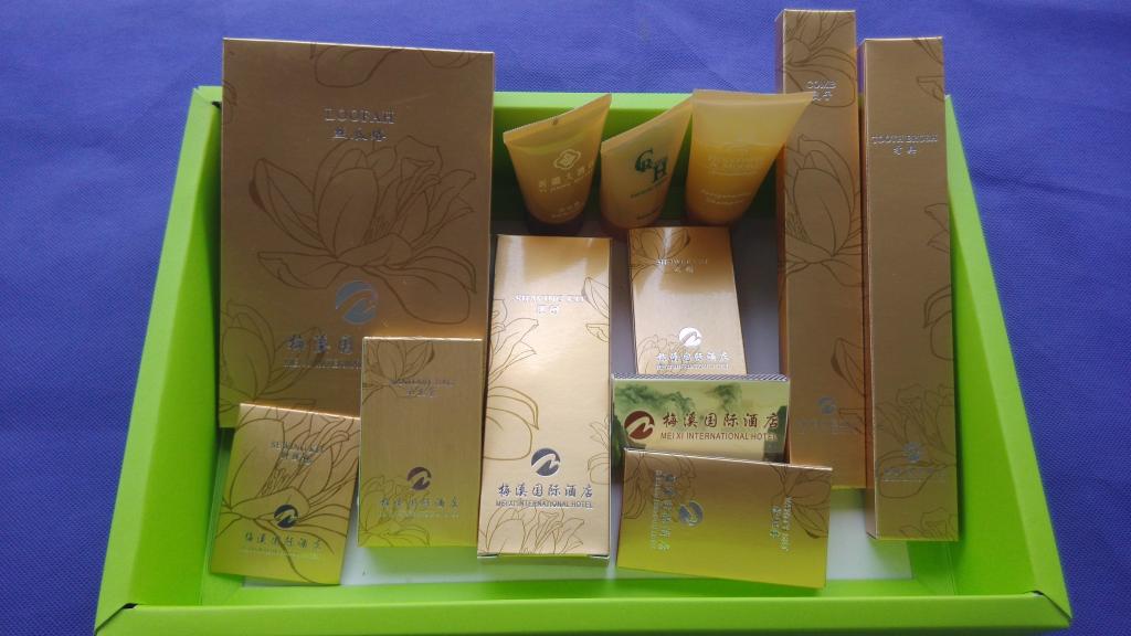 Hotel and hotel disposable scrubbing set