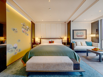 Hangzhou Oceanwide Diaoyutai Hotel Luxury big Bed Room
