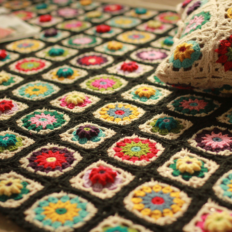 Chaoshan hook flower Qiao girl pure handmade blanket Wool hook flower color contrast color black bottom three-dimensional flower blanket