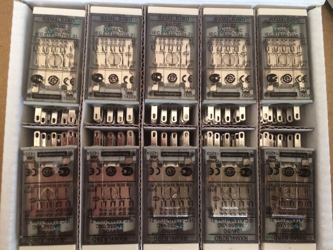  Schneider mini relay-RXM2LB1B7 AC24V is open for two closed