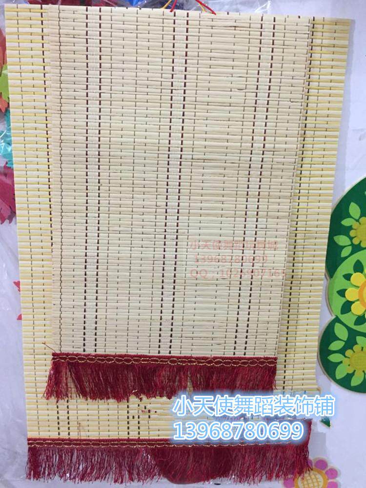 The new one of the kindergarten is decorated with decorative works showing collage background large number of bamboo curtain hanging curtain hanging decoration