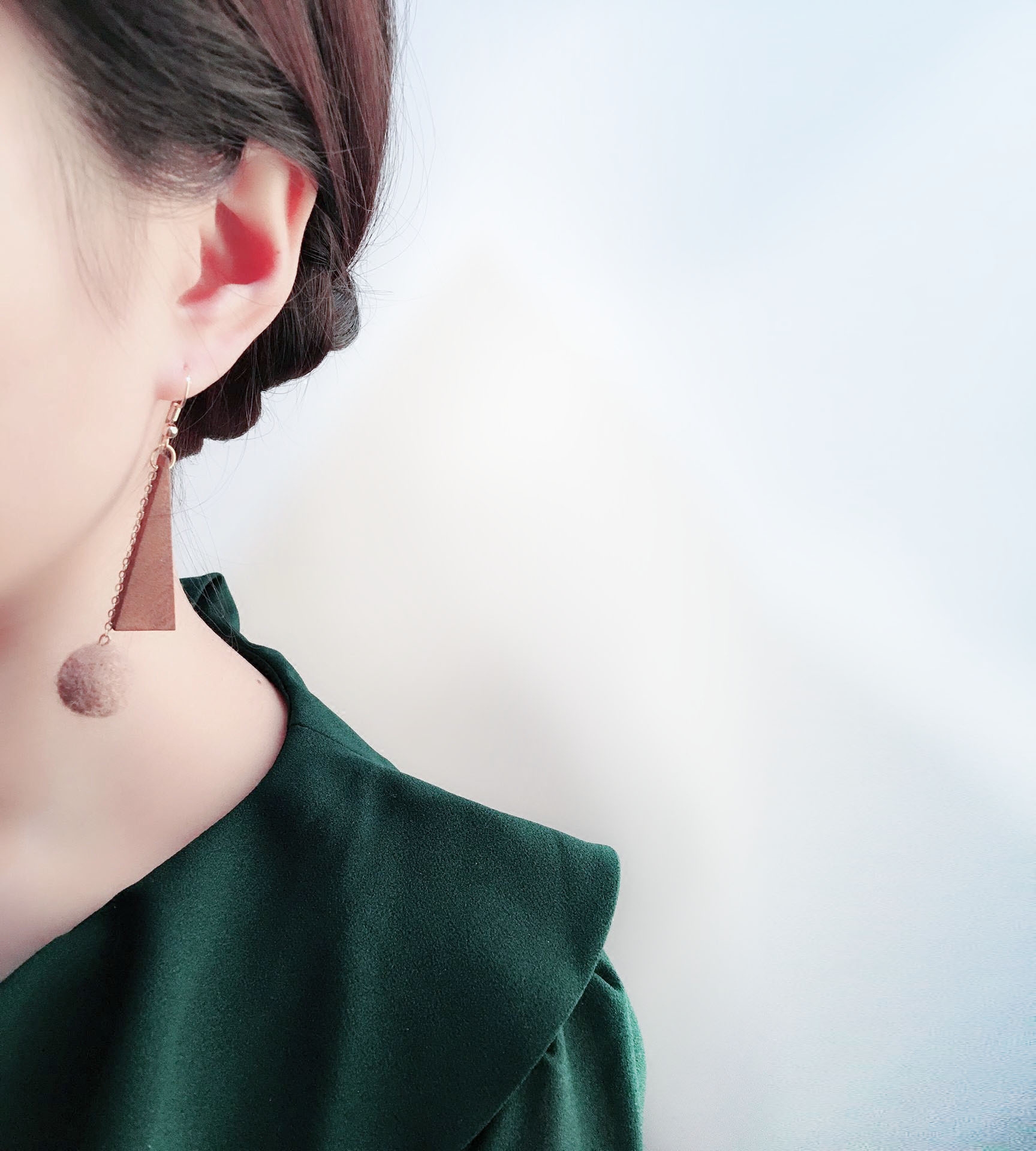 Huasu new product temperament khaki wood wool felt earrings ear pin female 24k gold bag hypoallergenic wild personality