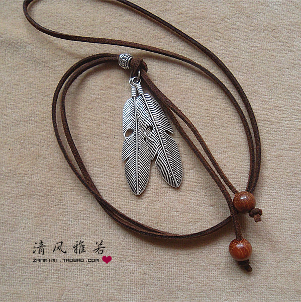 Vintage literary fan Cotton and hemp accessories Female long version necklace Alloy large feather heart-shaped pendant Suede rope sweater chain