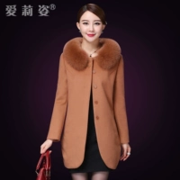 Giải phóng mặt bằng quần áo mùa đông áo khoác len trung niên, áo khoác len nữ, dài màu xanh đỏ, cổ áo lông cáo thật áo khoác nữ trung niên cao cấp