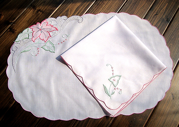 Foreign trade T C blended exquisite embroidery retro pastoral fabric placemats dish pads napkins 2 sets of wishful flowers