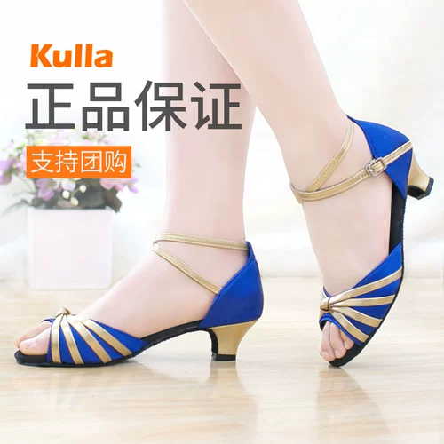 Новая девочка латиноамериканская танцевальная обувь, дети и девочки, которые являются юниорами.