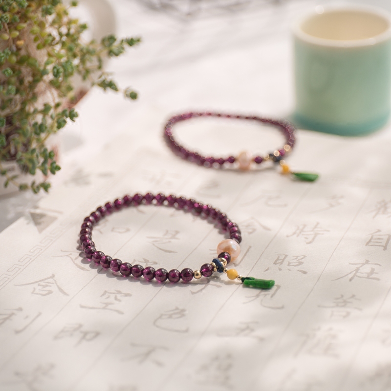 Your purple tooth Upomegranate stone natural pearl emerald dry green small pendant elastic hand in the Qing shallow current year