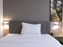  7-day hotel chain Hotel * Zhuhai Xiangzhou Department Store Ali exclusive big bed room
