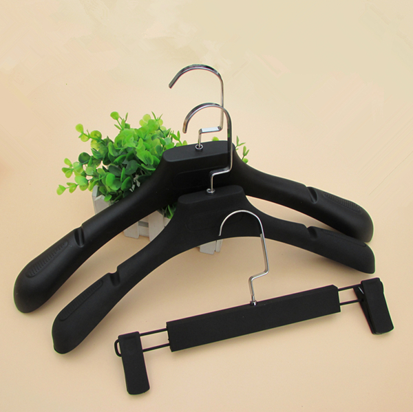 New Clothing Shop Clothes Out Clothes Hanger Hand Feel Paint Anti Slip Rubber Paint Upscale Wide Shoulders Men's Clothing Clothes Hanger