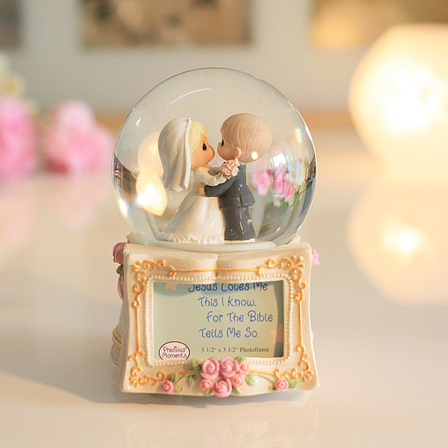 Wedding water drop doll Crystal ball music box Music box Photo frame Snowflake rotating wedding gift creative and practical