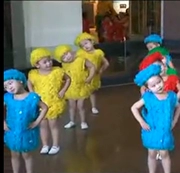 Ngày thiếu nhi Trang phục biểu diễn thiếu nhi Phong cách Xiaohe Rainbow Smile Trang phục khiêu vũ Mẫu giáo Nhóm nhảy Váy đầy màu sắc