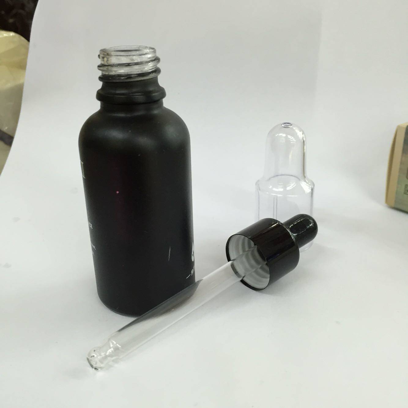 Black plated essential oil glass bottle cosmetic essence dew emulsion empty bottle hot silver stock liquid packaging rubber drip head