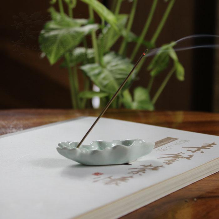 Strip-shaped incense socket small lotus fragrance seat incense pan with incense stand Honolulu sandalwood Incense Wood-scenary Fragrant Ceramic Lotus seat