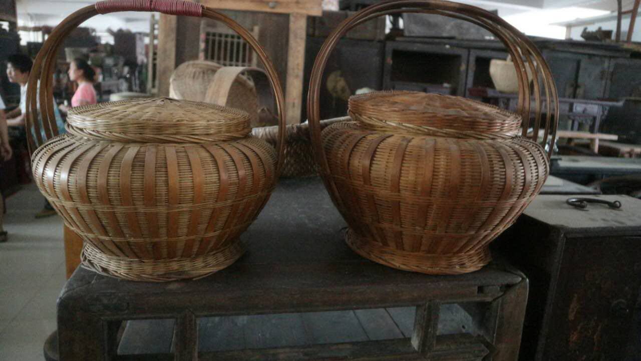 Folk nostalgic bamboo baskets Hand-woven baskets Bamboo baskets Old objects collection