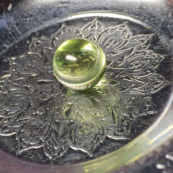 Transparent yellow large piece about 7 7mm Shakyamuni Buddha solid son Tibetan relic tower