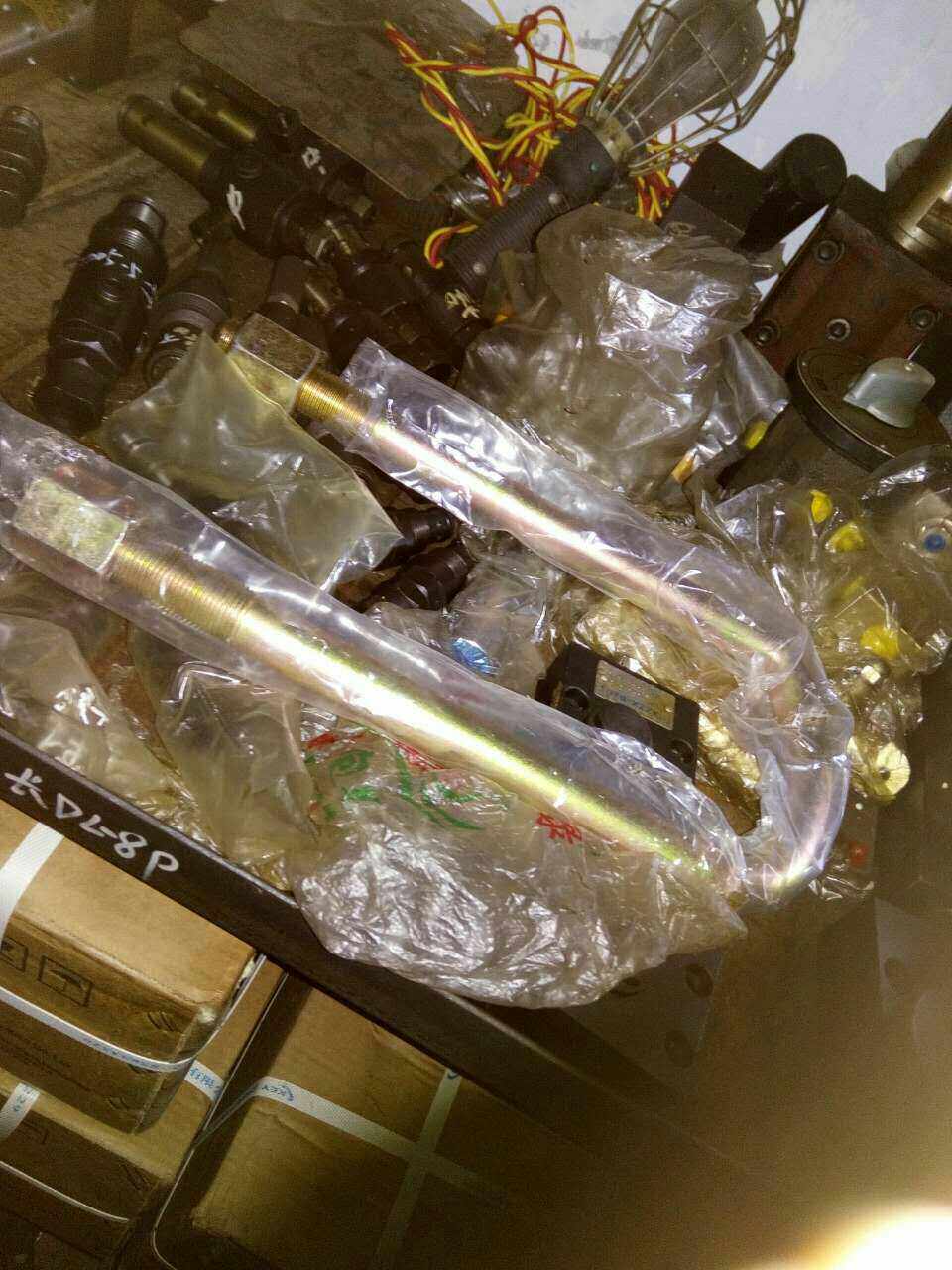 The screw width of 12cm long 28cm 24 of the screw width of the 25 ton crane Xuzhou Meiji Bridge Spring Steel Plate