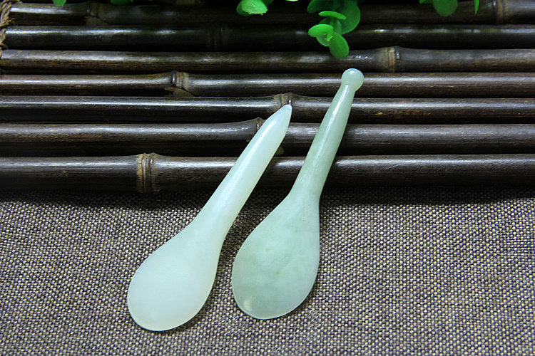 Natural jade Xiuyu beauty massage stick acupoint stick scraping board pull tendon stick facial dial through stick pull tendon stick