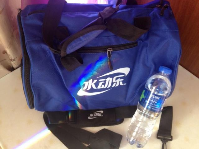 Coca-Cola sports fitness shoulder bag student basketball slung travel drum handbag buy and deliver