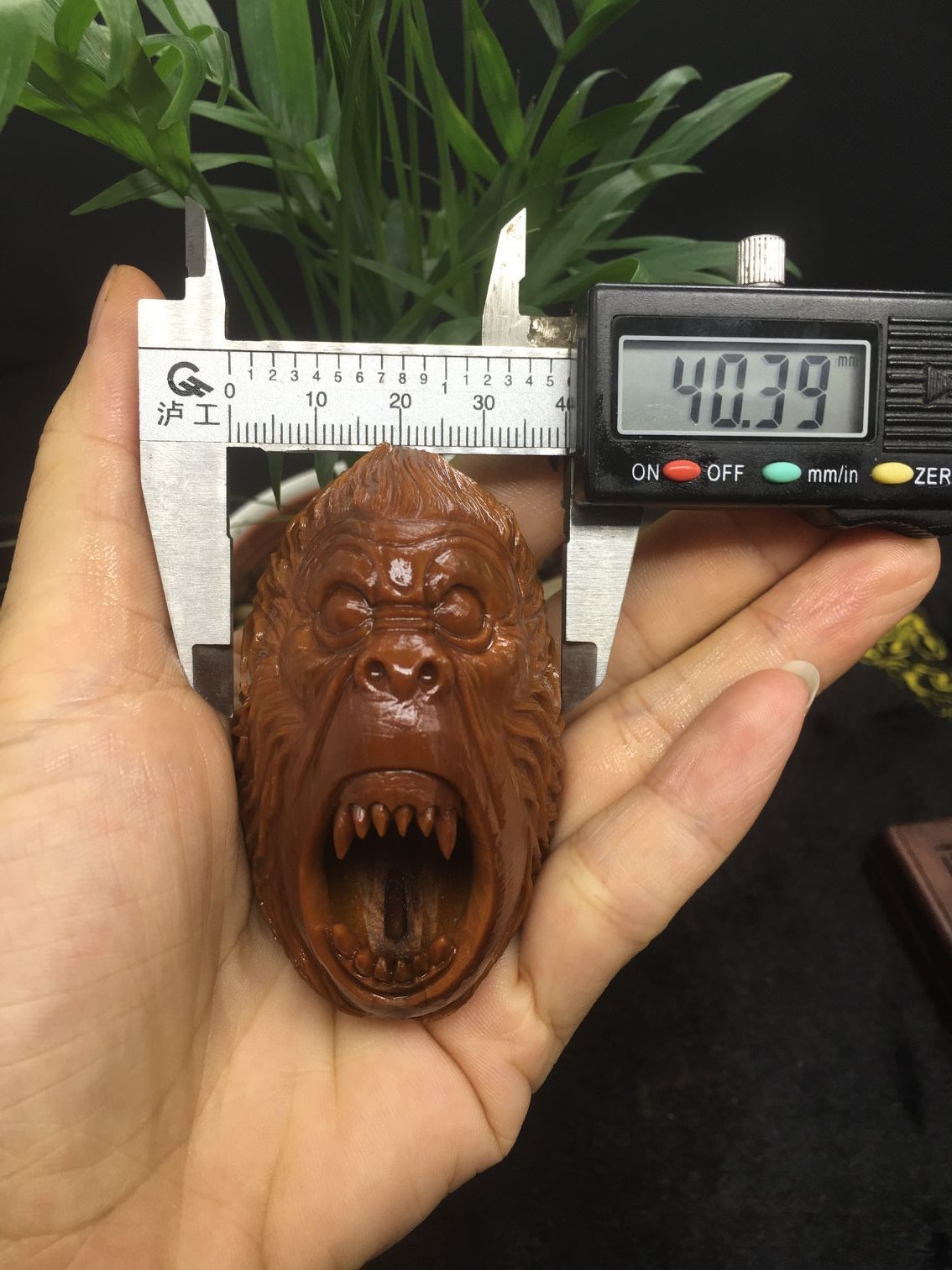 Imported extra-large olive core pure hand engraving finished product