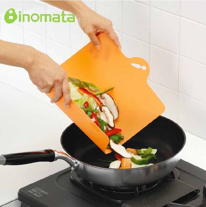 Japan Imports Inomata Antibacterial Cut Fruit Plate Healthy Plastic Chopping Block Case Board Raw Cooked Classification Panel Cutting Board
