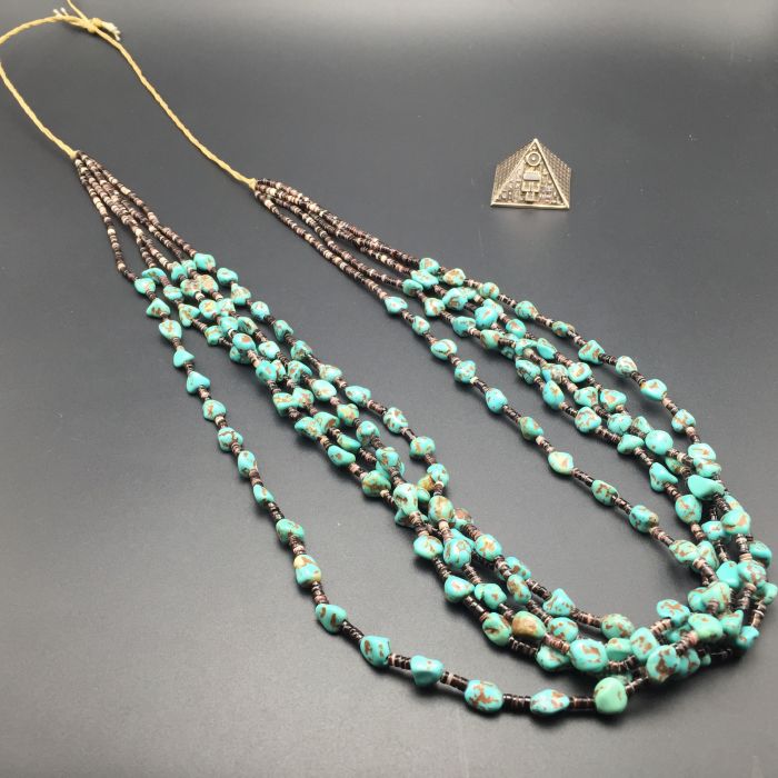 1960s American Indian tribe Santo Domingo Royston Natural Turquoise Mei - handmade necklace woman
