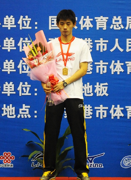 Li Ning sponsored the national team of the Table Tennis Championships Zhang Jike won the men's singles championship and won the prize pants, sweatpants and trousers