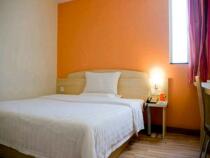 7 Days Hotel chain hotel · Nanjing 1912 Bar Street pontoon subway station Ali exclusive bed room