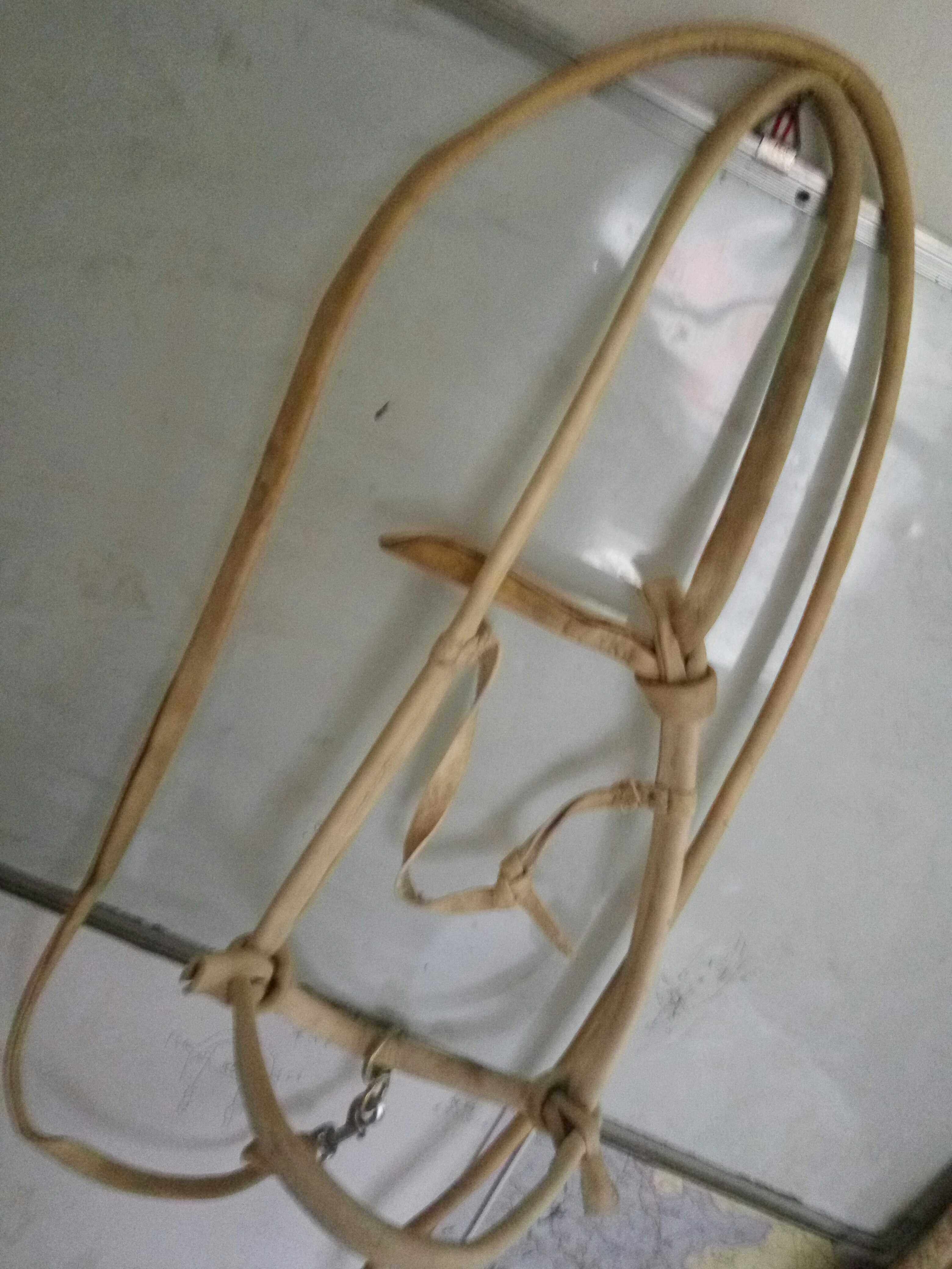 Horse tap sturdy and durable pure headlayer cow leather to make equestrian goods reins The old one is particularly practical for the horse-cage head