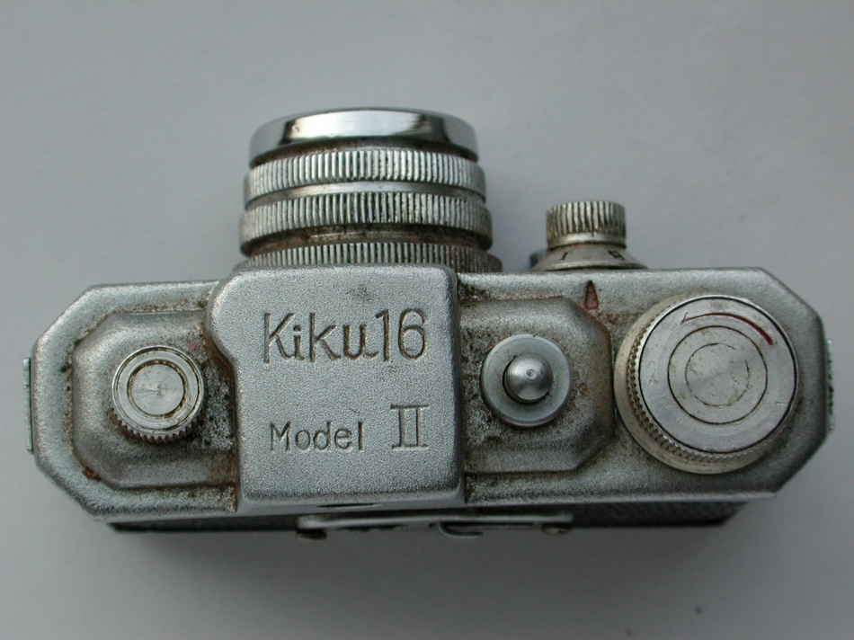 Collectibles:Rare Japanese-made Kiku 16 II miniature camera with original leather case 