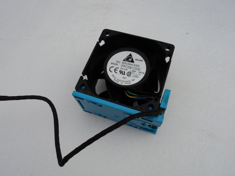 The chassis platform 16 disc hot - swapping cooling fan