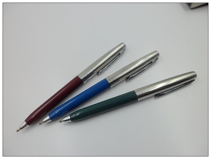 Old style 590 ballpoint pen rotating dual-use bicolor (red blue) is not a 92 ballpoint pen