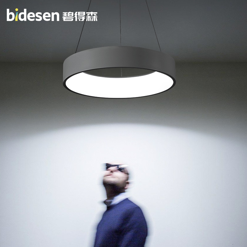 �̵�ɭ���ִ�����Բ���ΰ�̨��LED���̵���