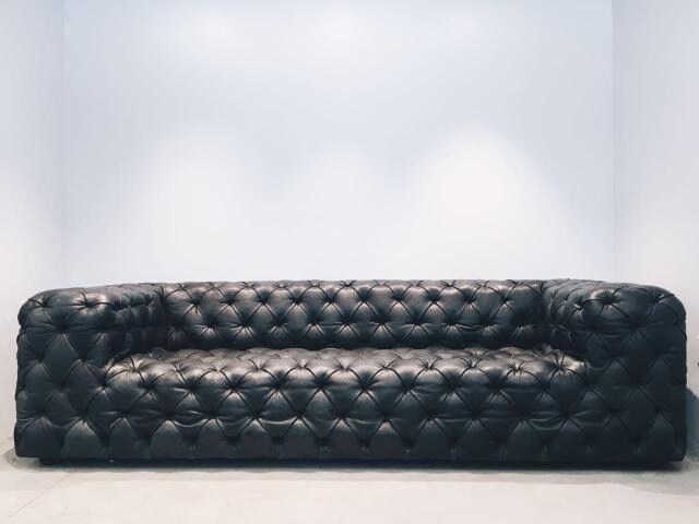 PARABELLUM CHESTERFIELD SOFA Chesterfield bison leather sofa