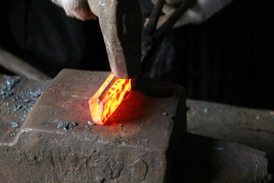 Manual forging and beating process clamp steel material such as custom cutter agricultural tool agricultural product tool