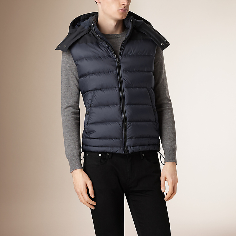 BURBERRY/博柏利可拆式连衣帽羽绒背心 39740331