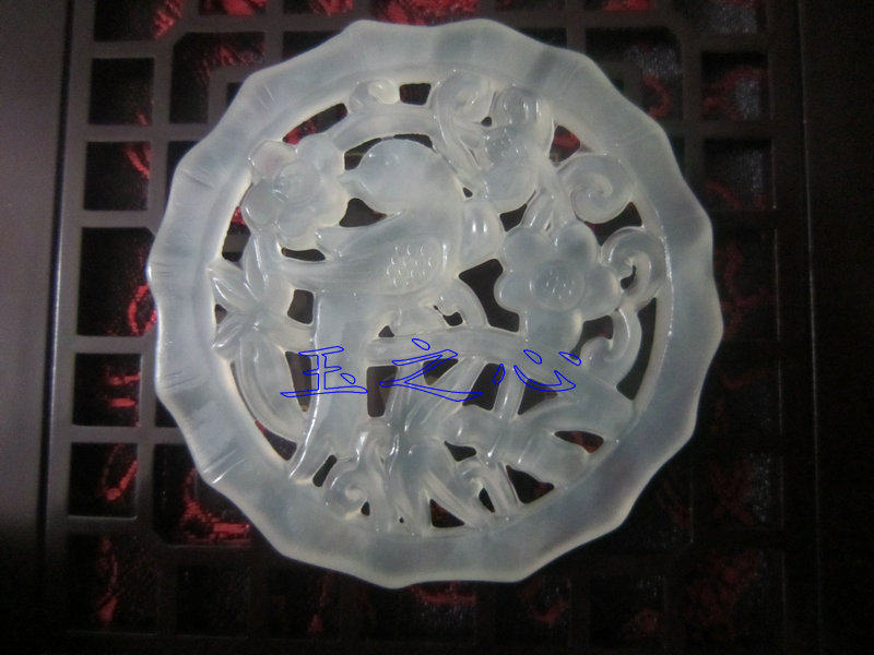 Natural jade hanging pieces of glamorous brow - hollow carved pendant