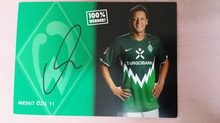 Ozil German Real Madrid Arsenal Schalke 04 Werder Bremen official autographed card (rare)