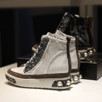 Giày cao gót nhà ga Châu Châu 2018 mùa xuân mới 2018 đế dày bằng vải ren da ngọc trai giày sneaker cổ cao nữ