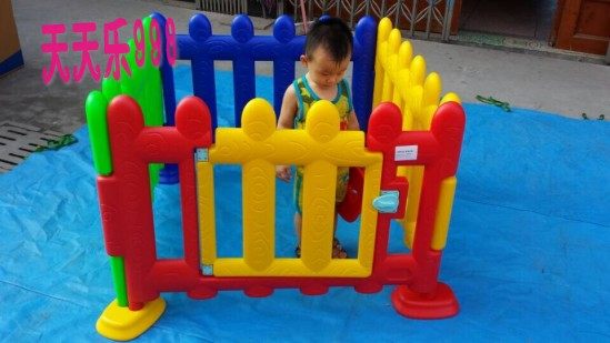 Multi-Angle Plastic Fence Toddler Play Fence Children Railing Kindergarten Protective Fence Guardrails Gard