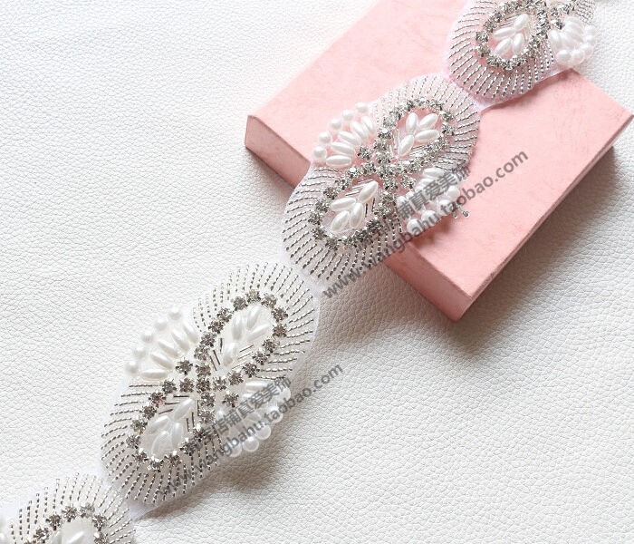 Small butterfly knot imitation pearl water drill nail pearl drilling strip DIY wedding dress gown bridal child headwear clothing decoration