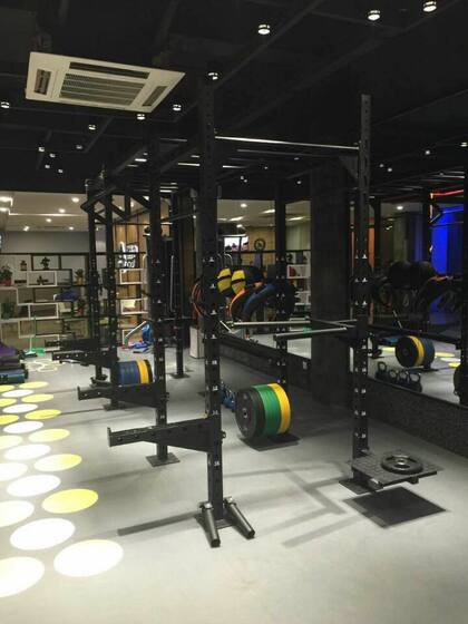 Physical training comprehensive rack RIG climbing rack dumbbell rack style squat rack personal training studio