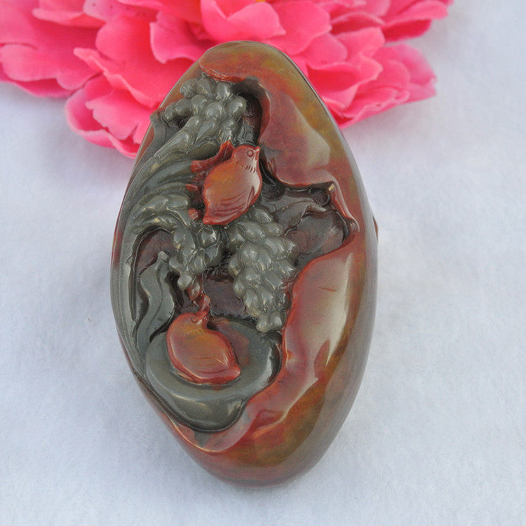 Huang Longyu-year-old Ping'an handlebar piece jade ware safe and happy hand to play piece treasures collection